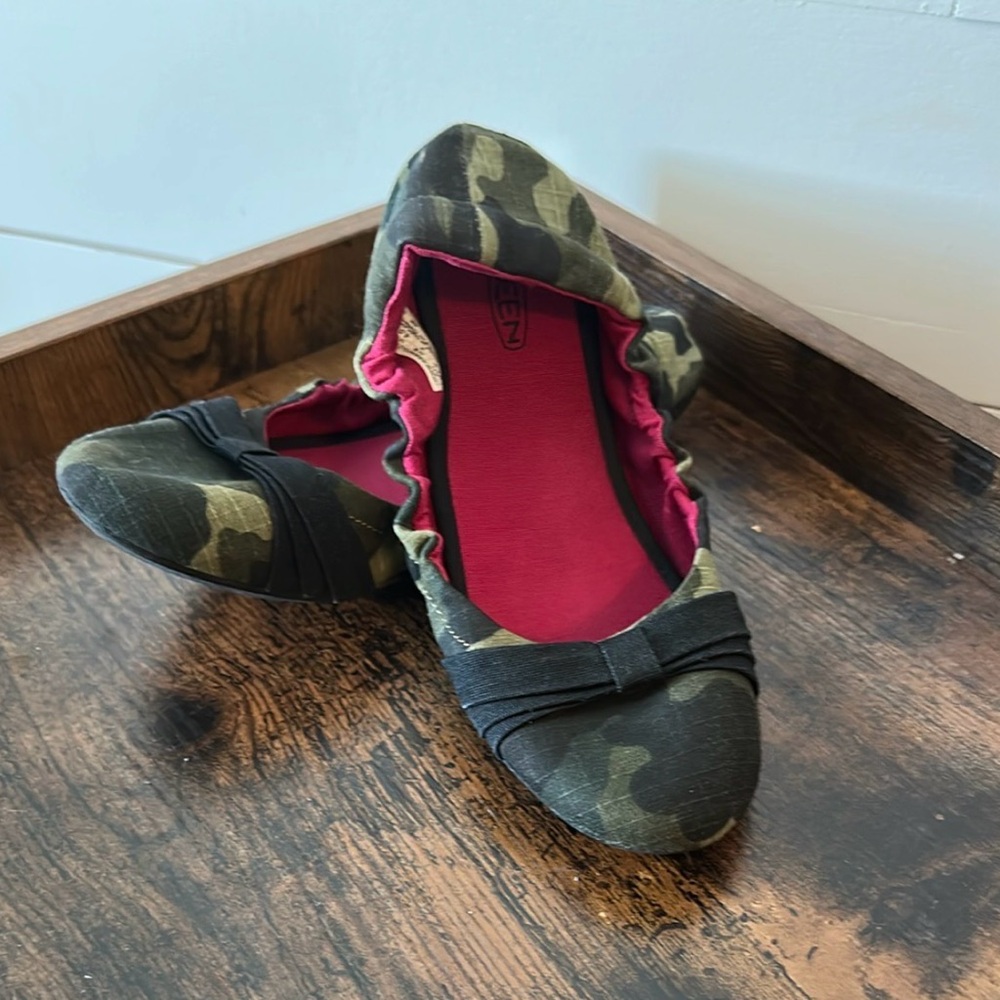 Keen Camouflage Flats with Bow Detail
